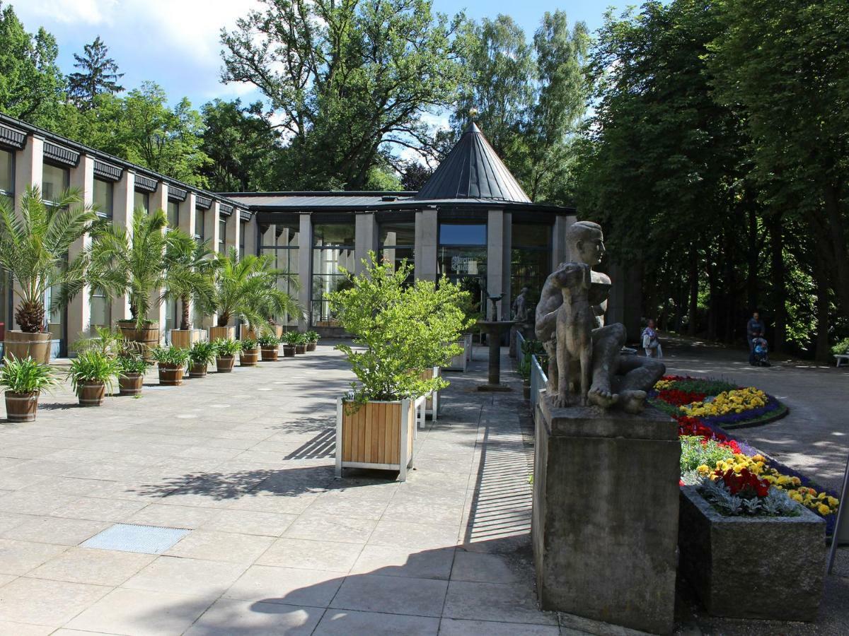 Pension Weisse Rose, Parkplatz, Fruehstueck, Wlan, Zentral Bad Elster Buitenkant foto